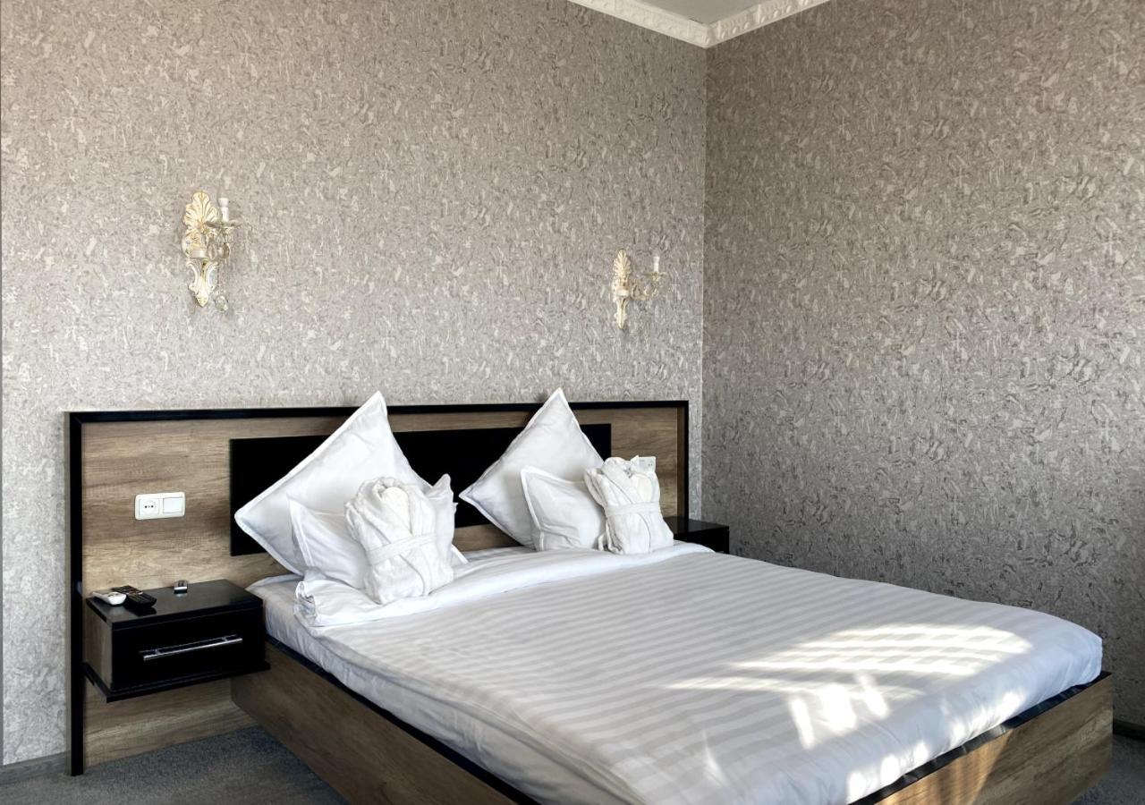 Diyor Hotel Marghilon 外观 照片